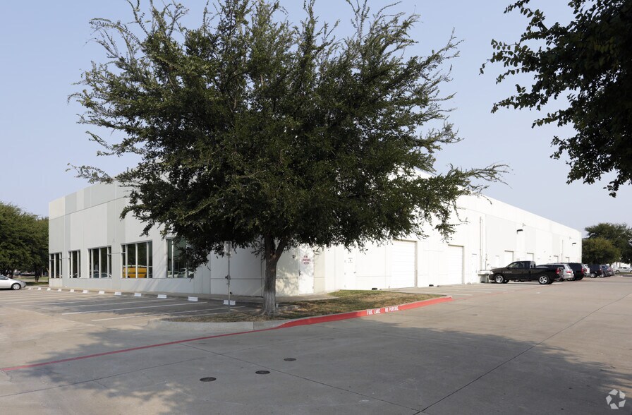 More Photos Of 608 Development Dr, Plano Industrial For Lease