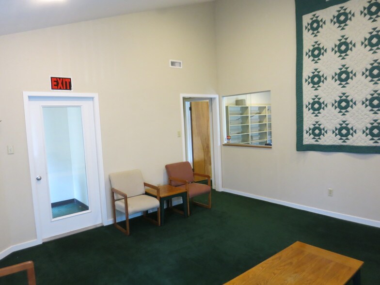 More Photos Of 920 Lawn Ave, Sellersville Medical For Sale