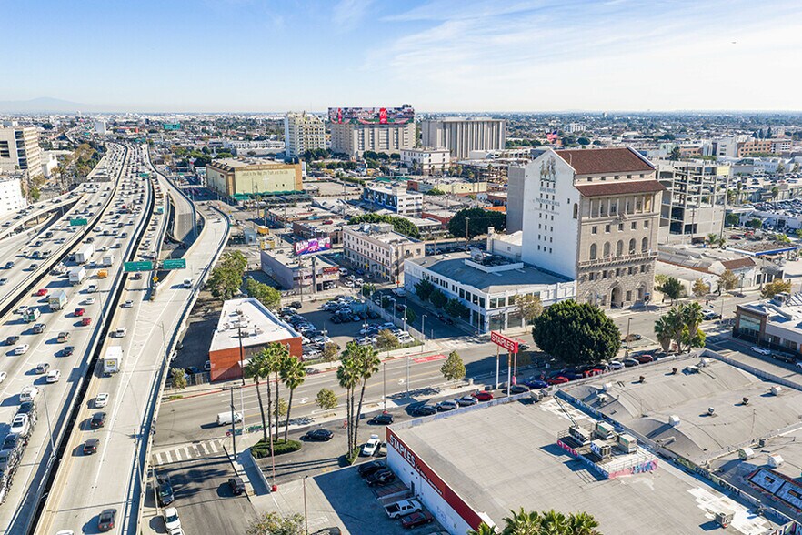 More Photos Of 1800 S Figueroa St, Los Angeles Office For Lease