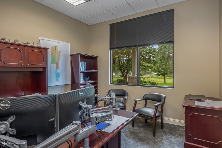 More Photos Of 10100 Woolworth Rd, Keithville Medical For Lease