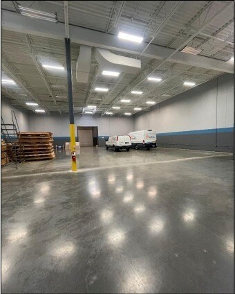 More Photos Of 215 Prairie Lake Rd, East Dundee Distribution For Lease