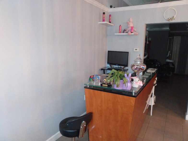 More Photos Of Beacon St, Watertown Freestanding For Lease