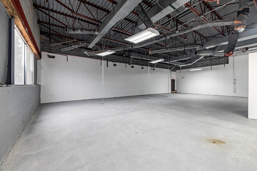 More Photos Of 5058 S Waverly Rd, Lansing Freestanding For Lease