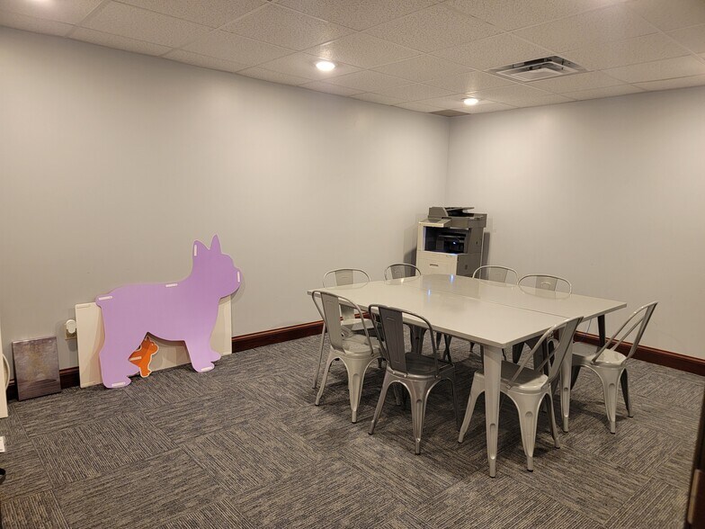 More Photos Of 1225 Woodlawn Ave, Cambridge Office For Lease