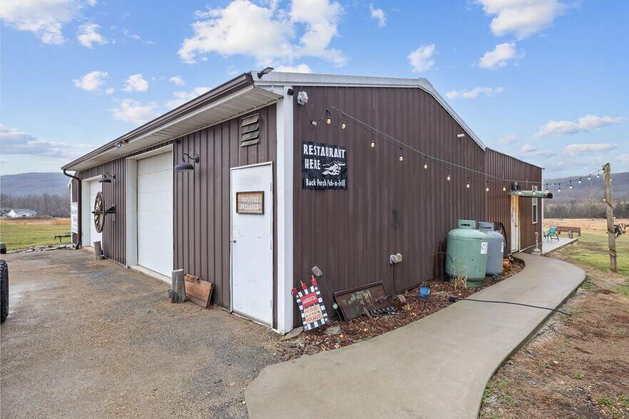 More Photos Of 714 N Saint Mary St, Pilot Knob Freestanding For Sale