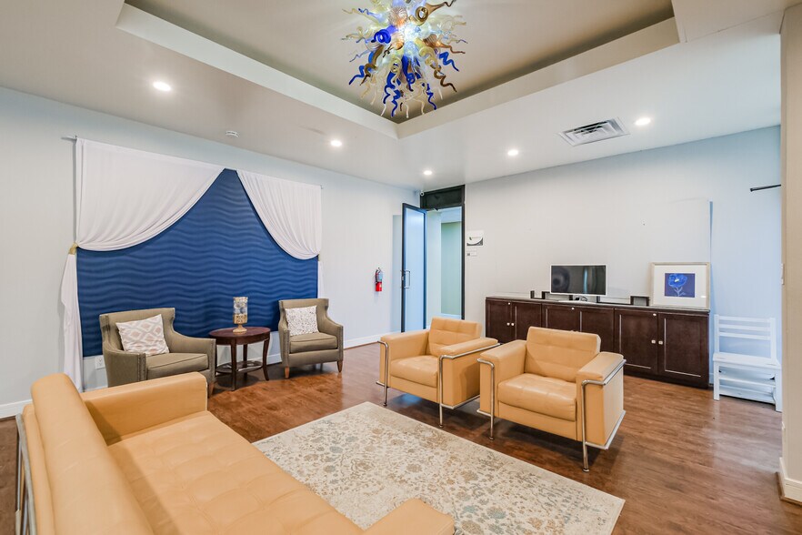 More Photos Of 8200 Westglen Dr, Houston Loft Creative Space For Lease