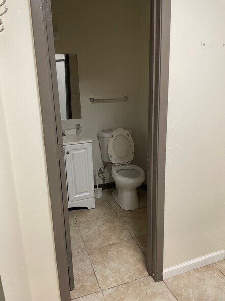 More Photos Of 15502 Old Galveston Rd, Webster Light Manufacturing For Lease