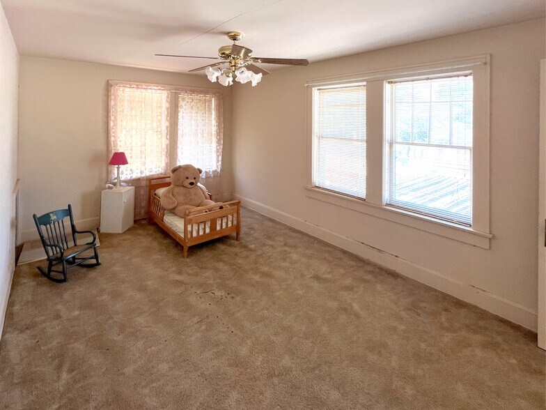 More Photos Of 621 E Broadway St, Altus Office Residential For Sale