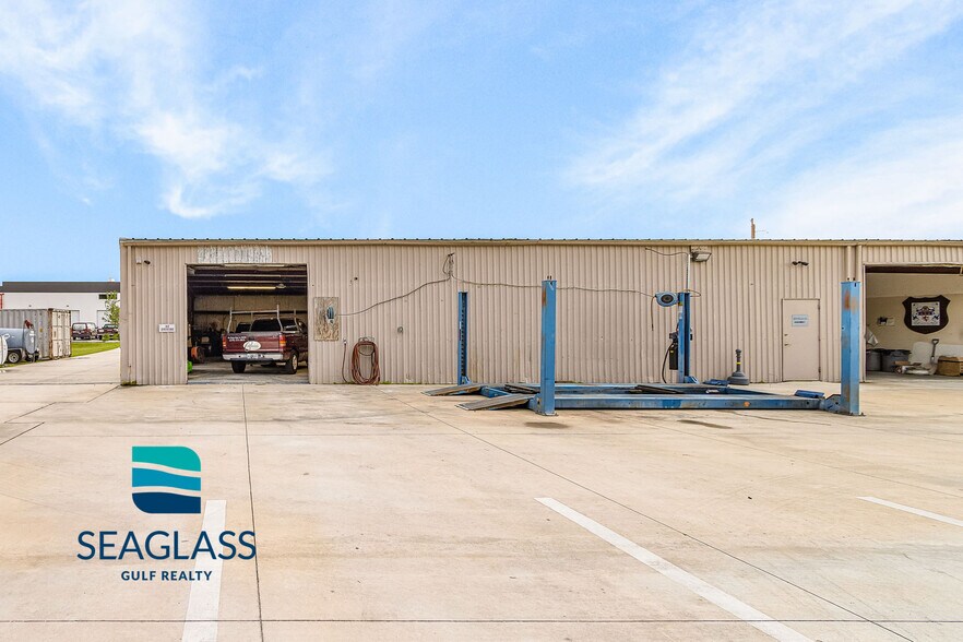 More Photos Of 3890 Veronica S Shoemaker Blvd, Fort Myers Warehouse For Sale