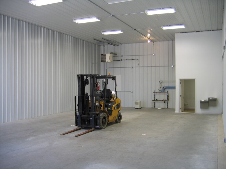 More Photos Of 5960 4th St SW, Cedar Rapids Warehouse For Sale