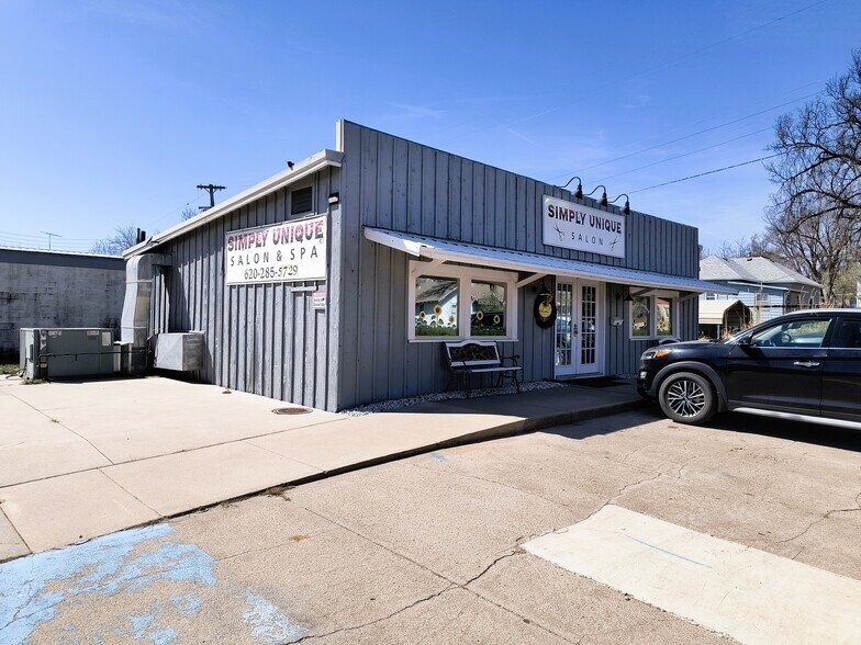 More Photos Of 111 W 12th St, Larned Freestanding For Sale
