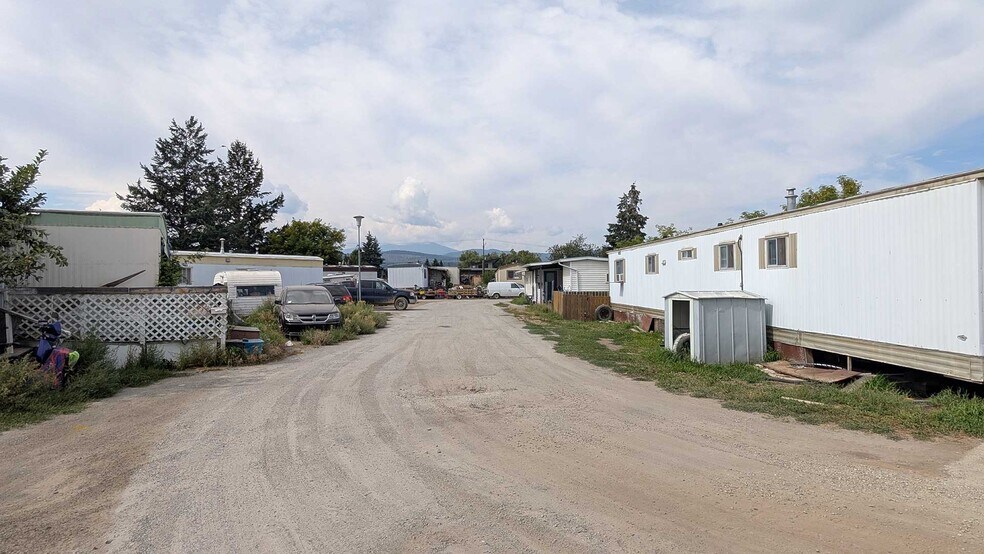 More Photos Of 2025 N 10th St, Cranbrook Manufactured Housing Mobile Home Park For Sale