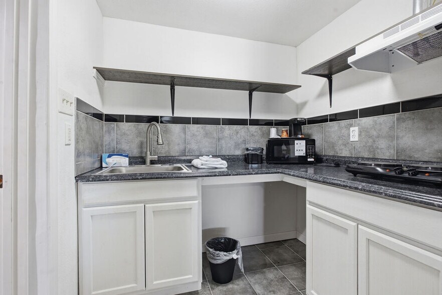 More Photos Of 1175 N Watson Rd, Arlington Hotel For Sale