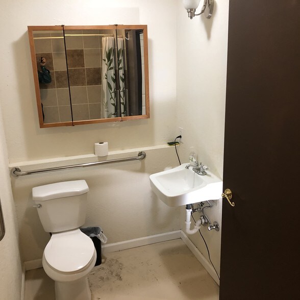 More Photos Of 2522 Holly Hill Dr, San Antonio Medical For Lease