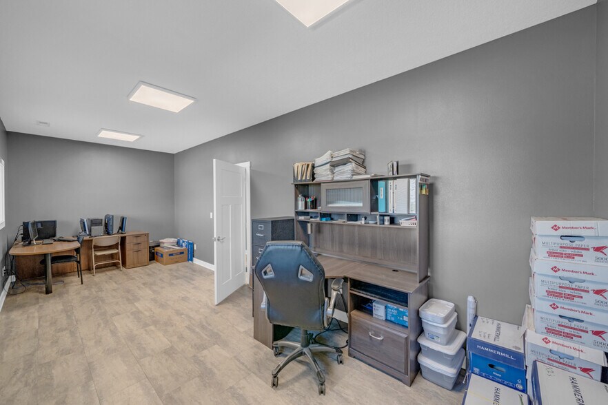 More Photos Of 2618 Eastgate Dr, Boone Industrial For Sale