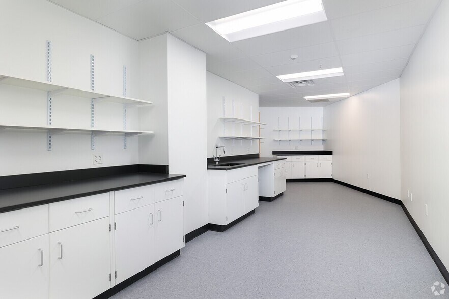 More Photos Of 48 Dunham Rd, Beverly Office For Lease