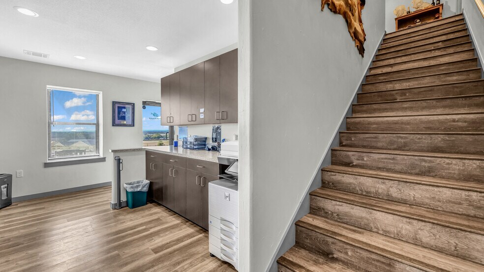 More Photos Of 125 Winners Cir, Weatherford Showroom For Sale