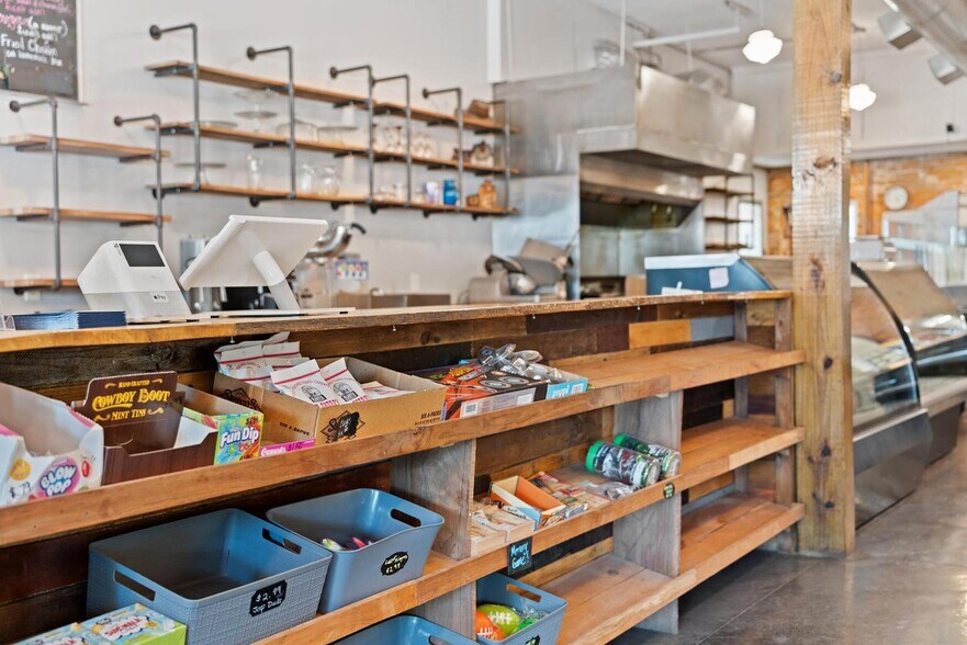 More Photos Of 104 S Main St, Glencoe Storefront Retail Residential For Sale