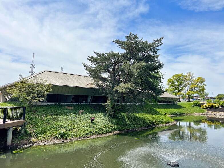 More Photos Of 1173 Corporate Lake Dr, Creve Coeur Office For Sale