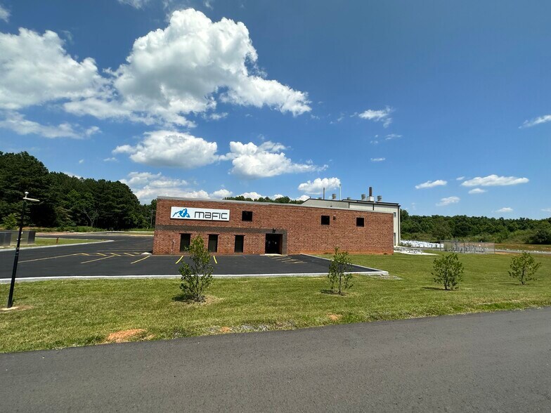 More Photos Of 119 Metrolina Dr, Shelby Manufacturing For Sale