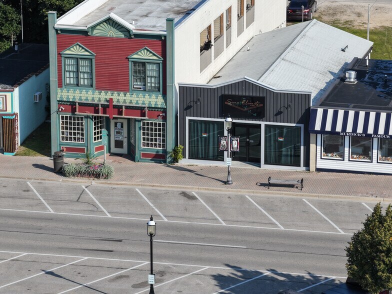 More Photos Of 217 E Central Ave, Mackinaw City Storefront For Lease