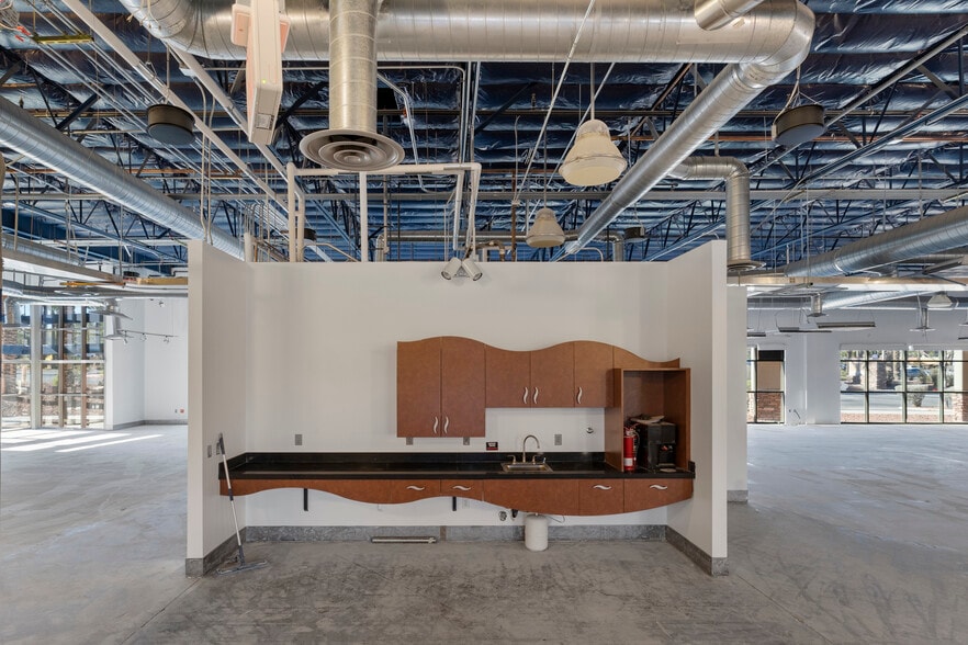More Photos Of 900 S Pavilion Center Dr, Las Vegas Office For Sale