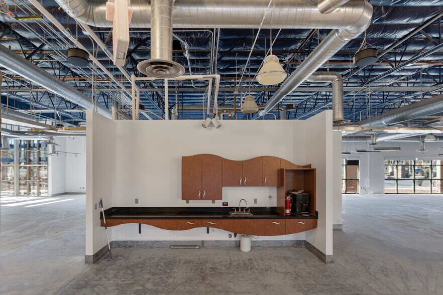 More Photos Of 900 S Pavilion Center Dr, Las Vegas Office For Sale