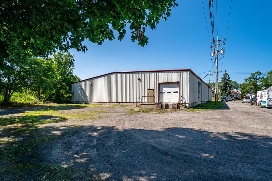 More Photos Of 1717 Mackenna Ave, Niagara Falls Warehouse For Sale