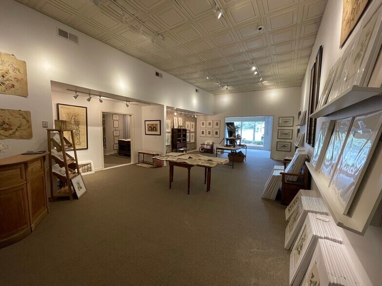 More Photos Of 1903 Cahaba Rd, Mountain Brook Storefront For Lease