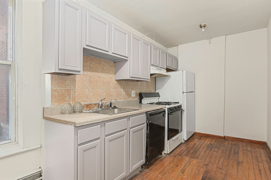 More Photos Of 2627 John R St, Detroit Apartments For Sale