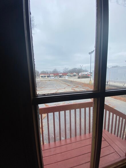 More Photos Of 530 W Taylor St, Griffin Auto Dealership For Lease