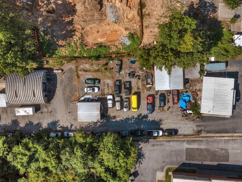 Primary Photo Of 1128 West Ave, Conyers Auto Dealership For Lease