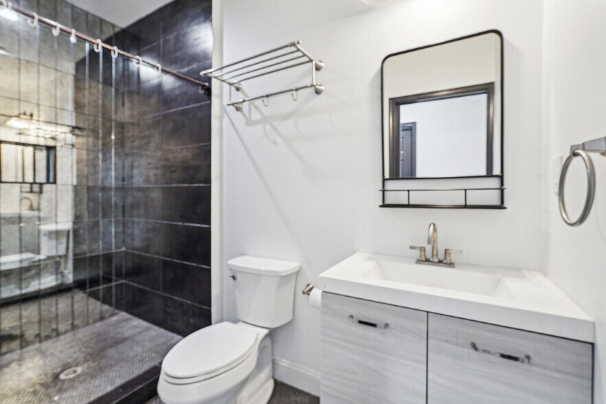 More Photos Of 1802 11th St NW, Washington Office For Lease