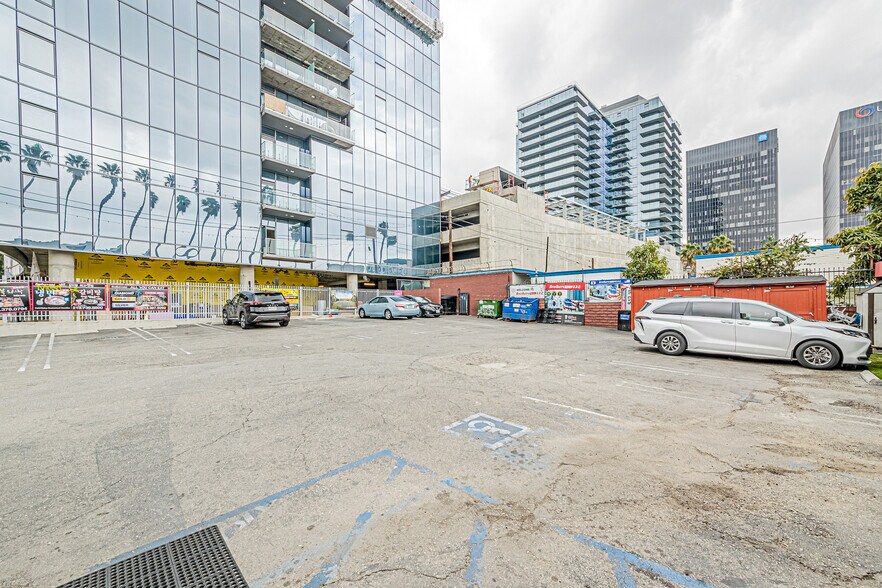 More Photos Of 3680 W 6th St, Los Angeles Restaurant For Sale