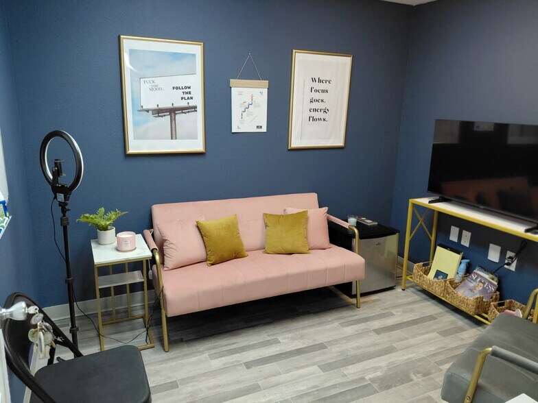 More Photos Of 9025 Cullen Blvd, Houston Unknown For Lease