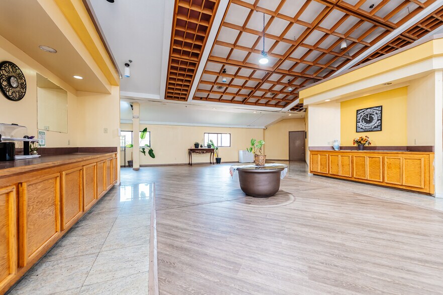 More Photos Of 2690 Riverside Dr, Macon-Bibb Hotel For Sale