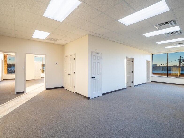 More Photos Of 721 S George Nigh Expy, Mcalester Office For Sale