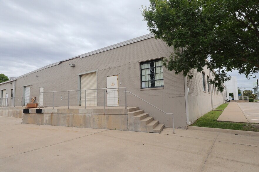 More Photos Of 2727 W Mockingbird Ln, Dallas Unknown For Lease