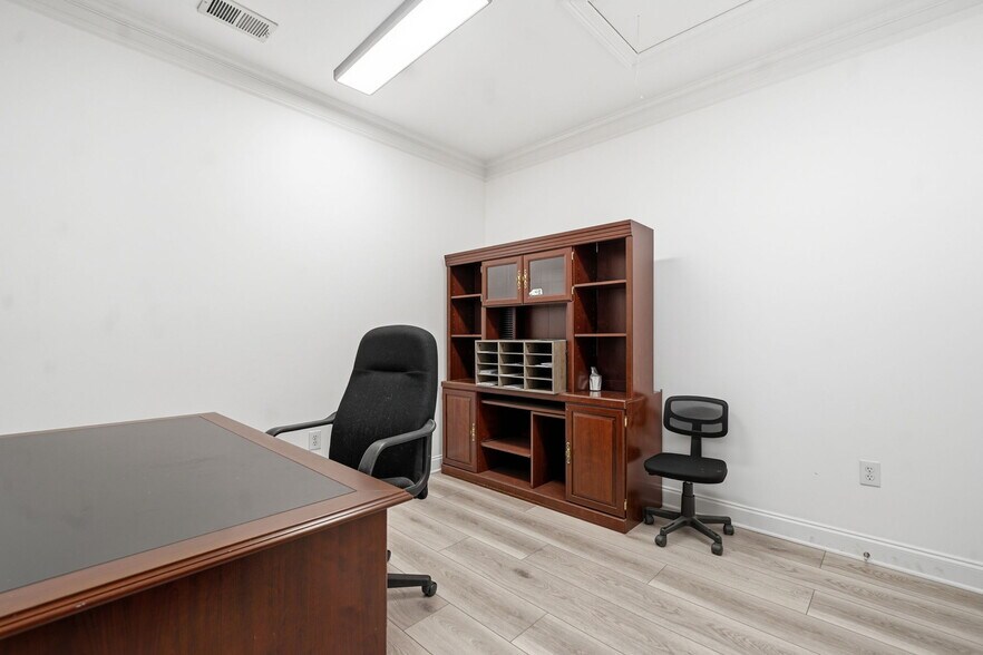 More Photos Of 234-242 Creekstone Rdg, Woodstock Office For Sale
