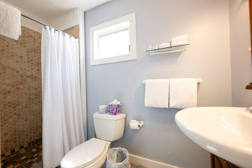 More Photos Of 412 Frances St, Key West Hotel For Sale