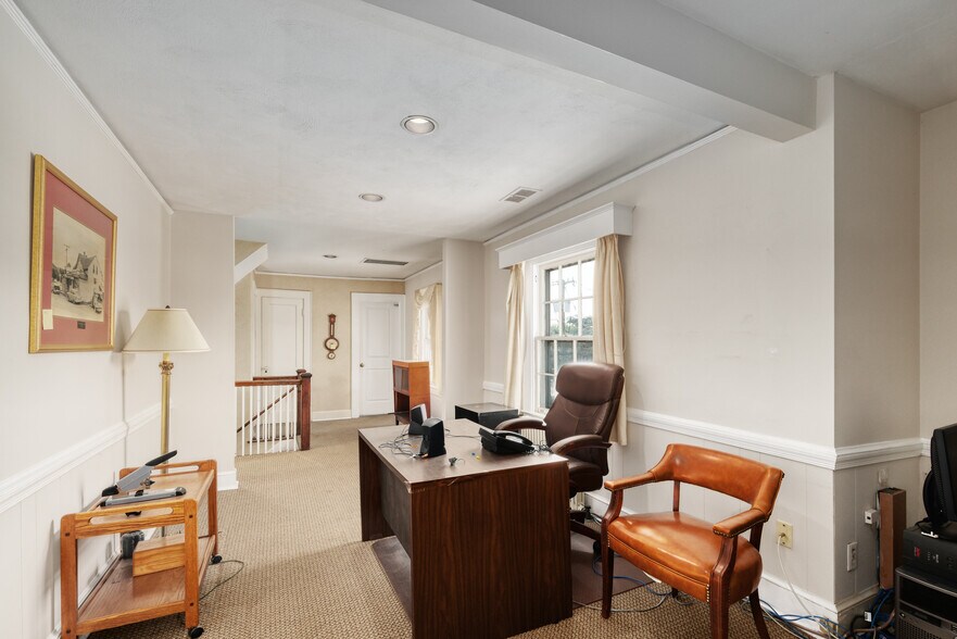 More Photos Of 301 Park Ave, Falls Church Office For Lease