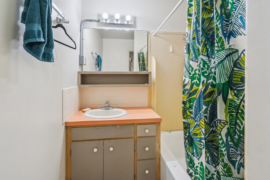 More Photos Of 920 High St, Grinnell Apartments For Sale