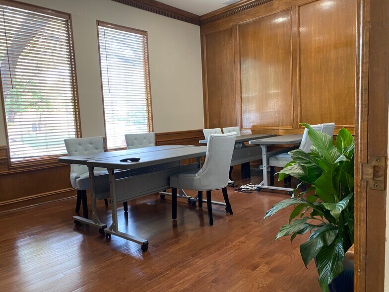 More Photos Of 611 W 14th St, Austin Office For Lease