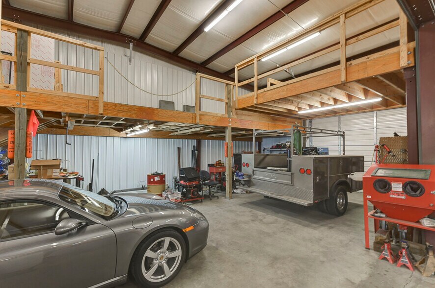 More Photos Of 108 Prides Way, Lexington Light Distribution For Sale