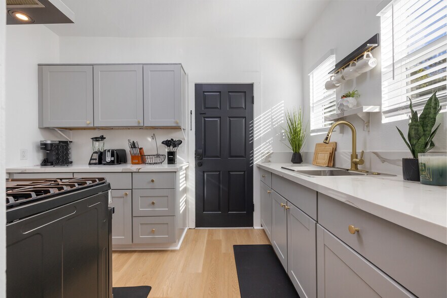 More Photos Of 1055 21st Street, San Diego Apartments For Sale