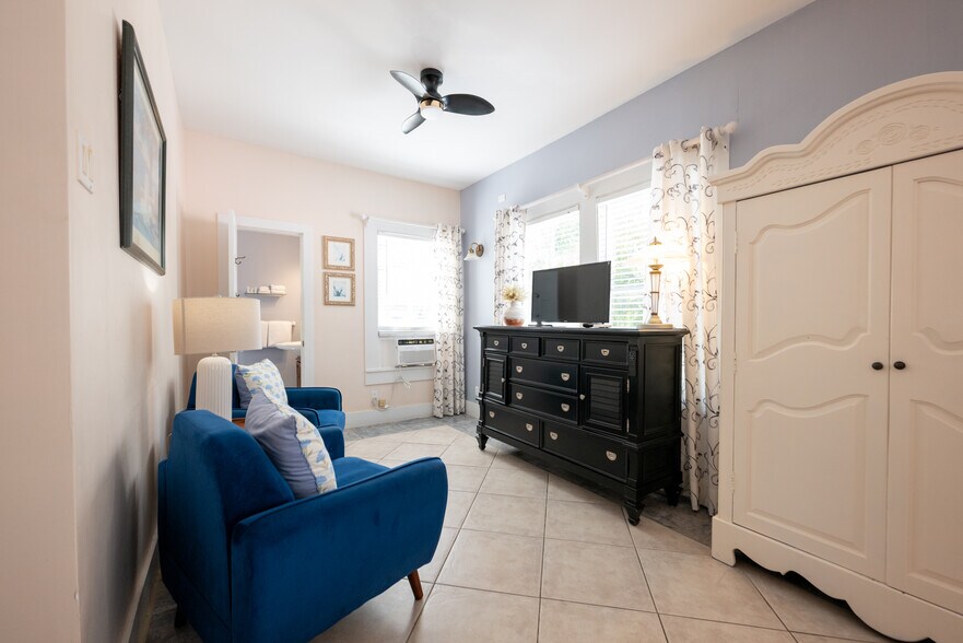 More Photos Of 412 Frances St, Key West Hotel For Sale