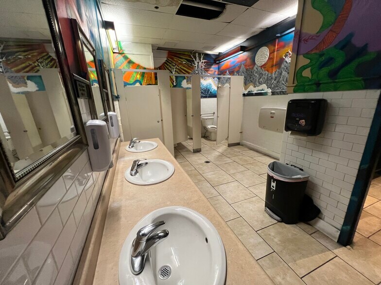 More Photos Of 77 Free St, Portland Restaurant For Lease