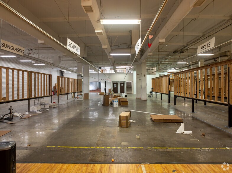 More Photos Of 948 Crocker St, Los Angeles Storefront Retail Office For Lease