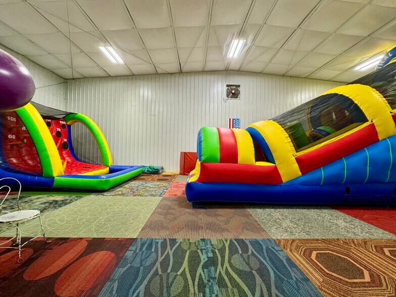 More Photos Of 2509 S 1st St, Terre Haute Showroom For Sale