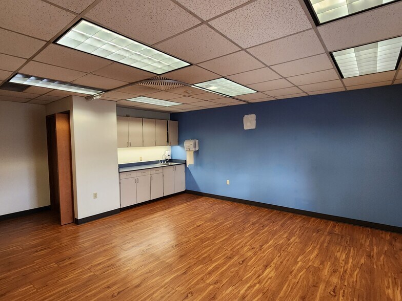 More Photos Of 502 54th Ave E, Fife Office For Lease